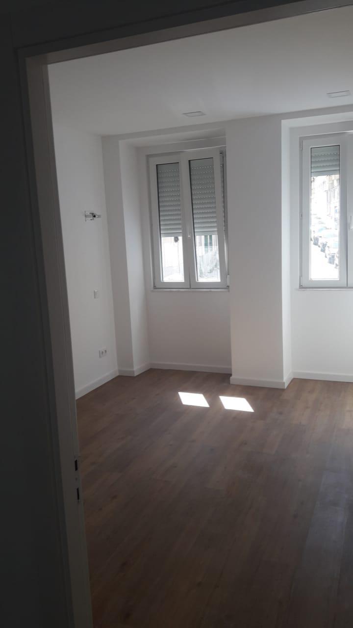 Anatolii Obras928 - Odivelas - Reparação de Lareiras e Chaminés