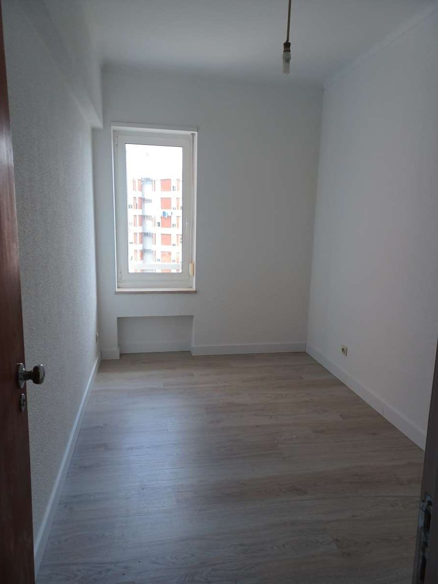 Tres mundos service unipessoal lda - Loures - Floating Flooring Installation