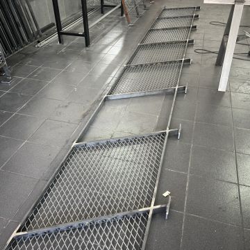 Filipe Pinheiro - Guimarães - Instalação de Porta para Animais de Estimação