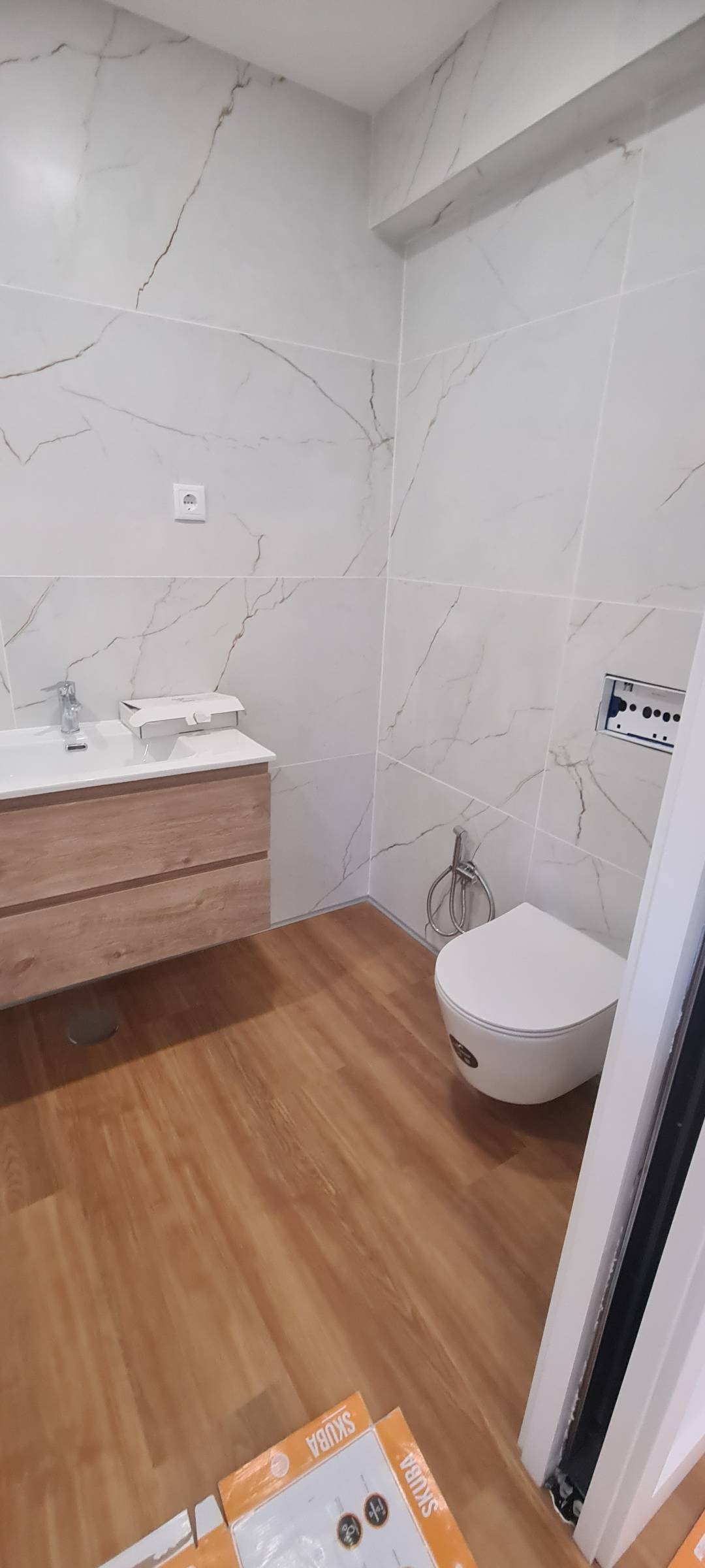 M&N Remodelações em Geral - Faro - Instalação, Reparação ou Remoção de Revestimento de Parede