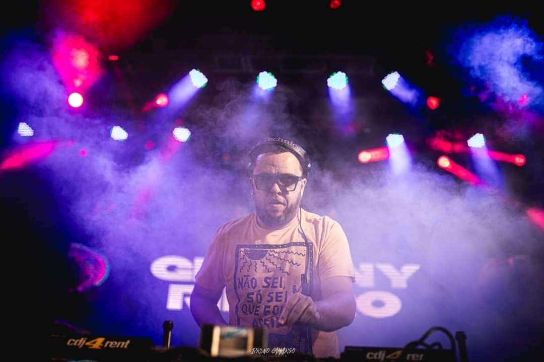 DJ Giovany Ribeiro - Vila Nova de Gaia - DJ para Festas e Eventos