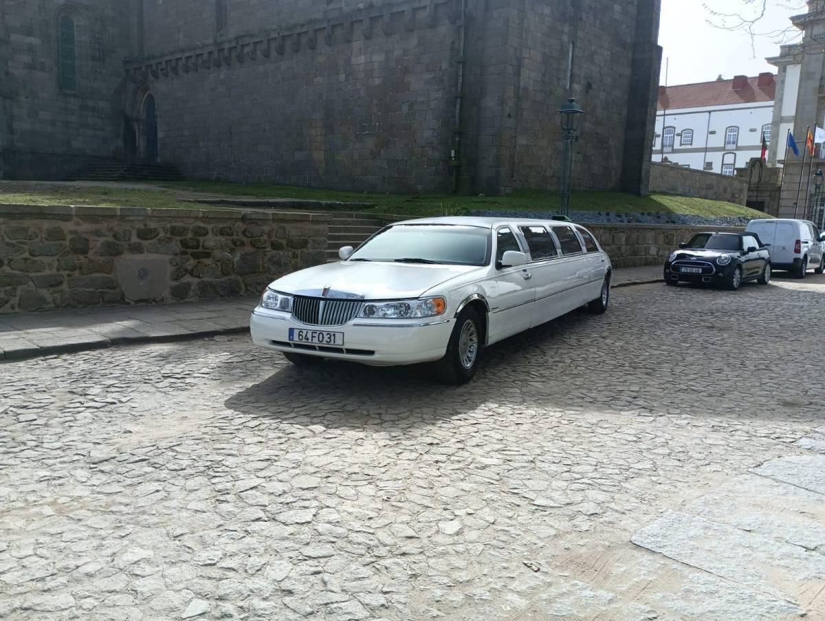 LIMOPRINCE - Barcelos - Bus and Car Rental