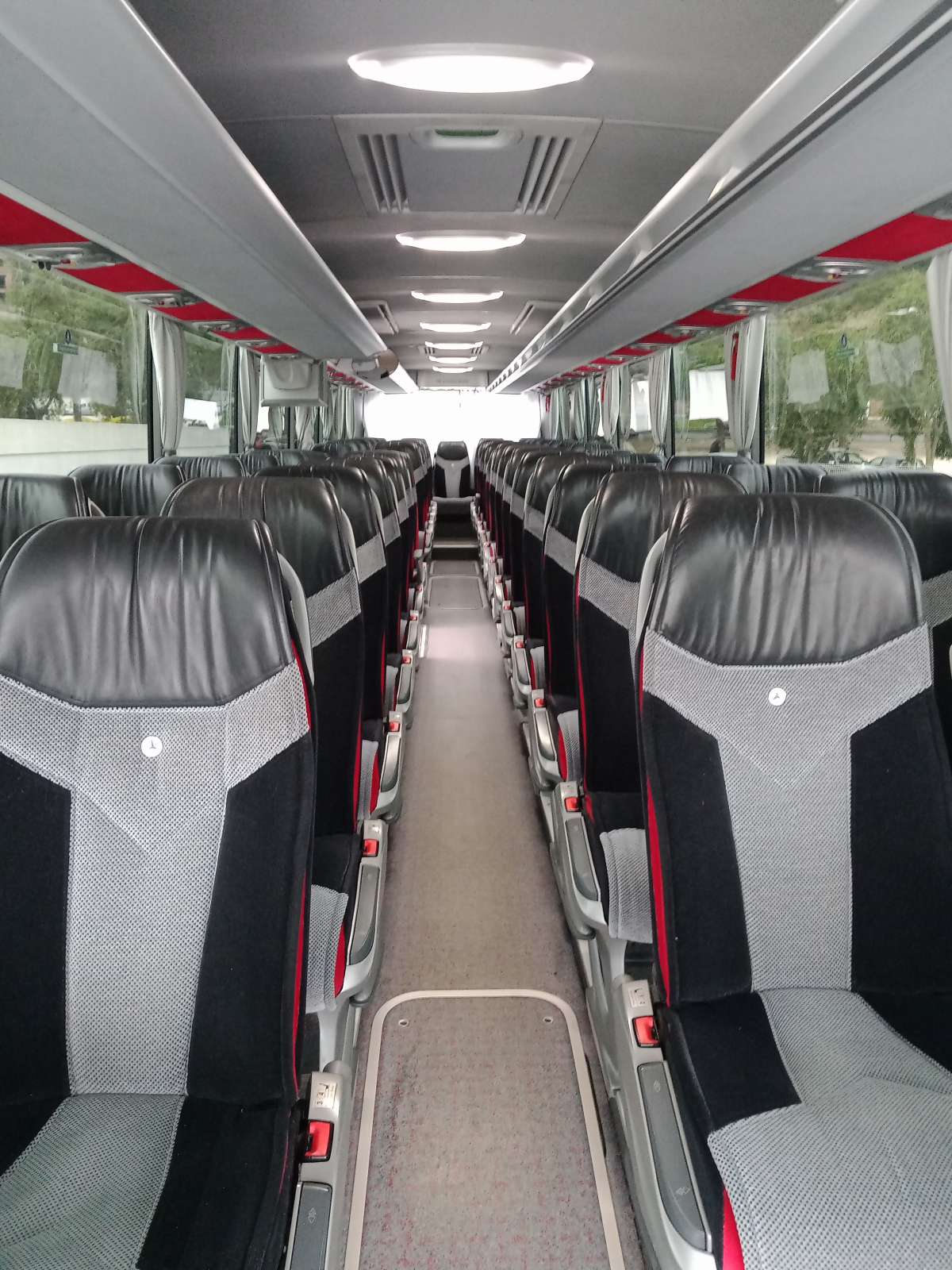Isaac Rodrigues - Torres Vedras - Charter Bus mieten