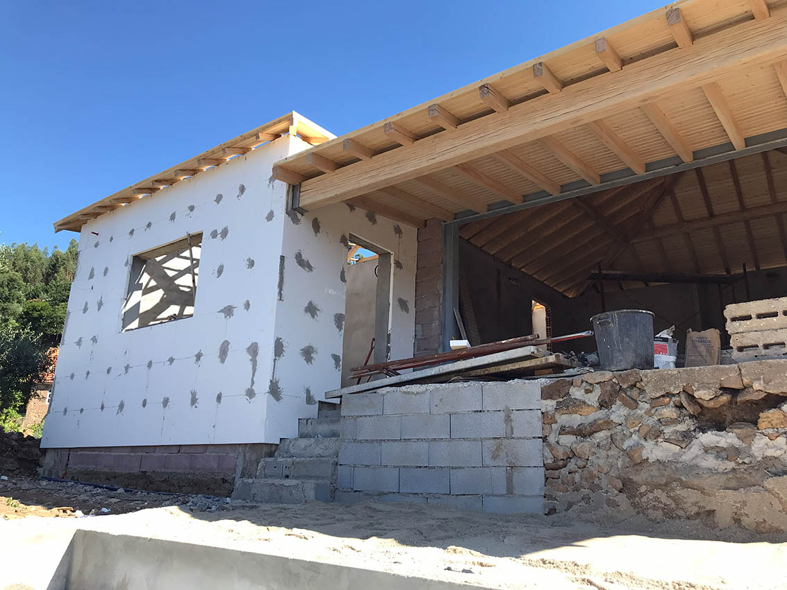 Detalhe Compatível - Henrique Carvalho - Vila Nova de Gaia - Instalação de Pavimento em Pedra ou Ladrilho