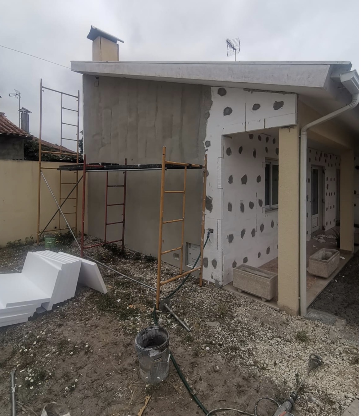 Cervantes remodelações - Portimão - Instalación, reparación o eliminación de revestimientos