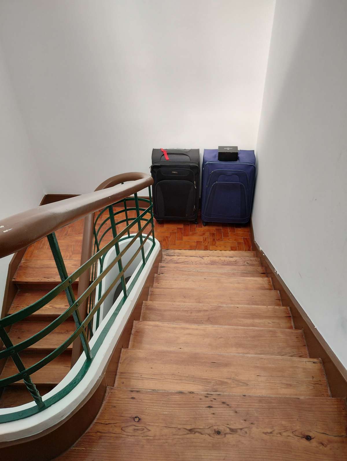 Janaina - Setúbal - Upholstery and Furniture Cleaning