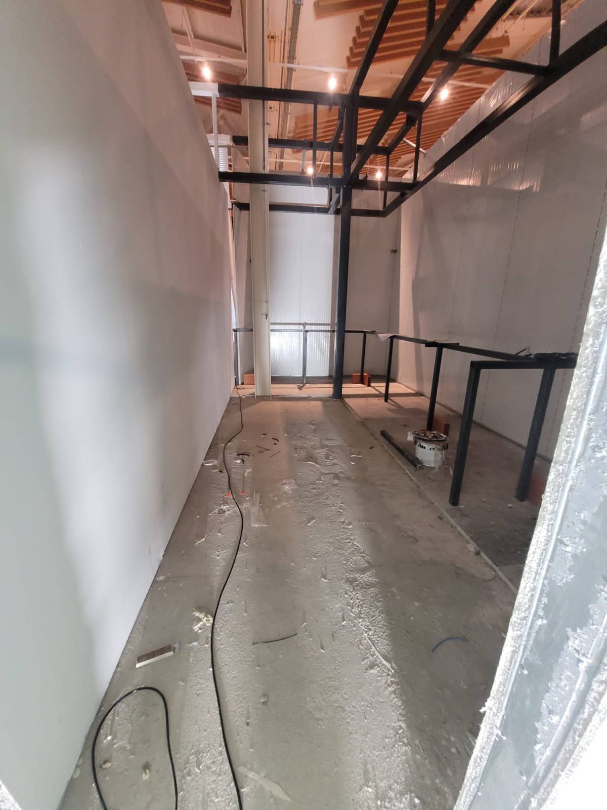 Remodelações Ferreira - Portimão - Adición de pared interior