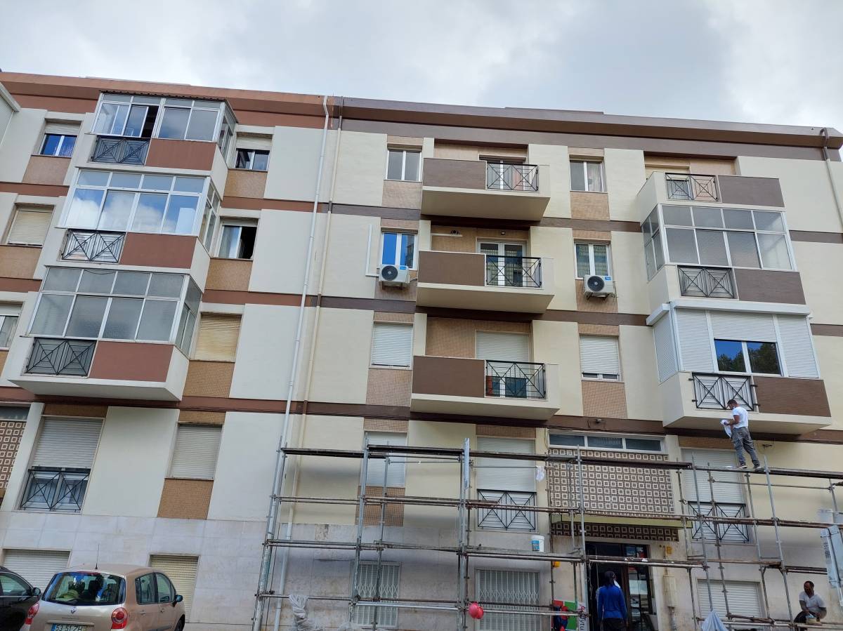 Brassouza.lda - Amadora - Instalação de Relva Artificial