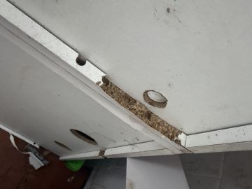 Handwerker für Möbelreparatur