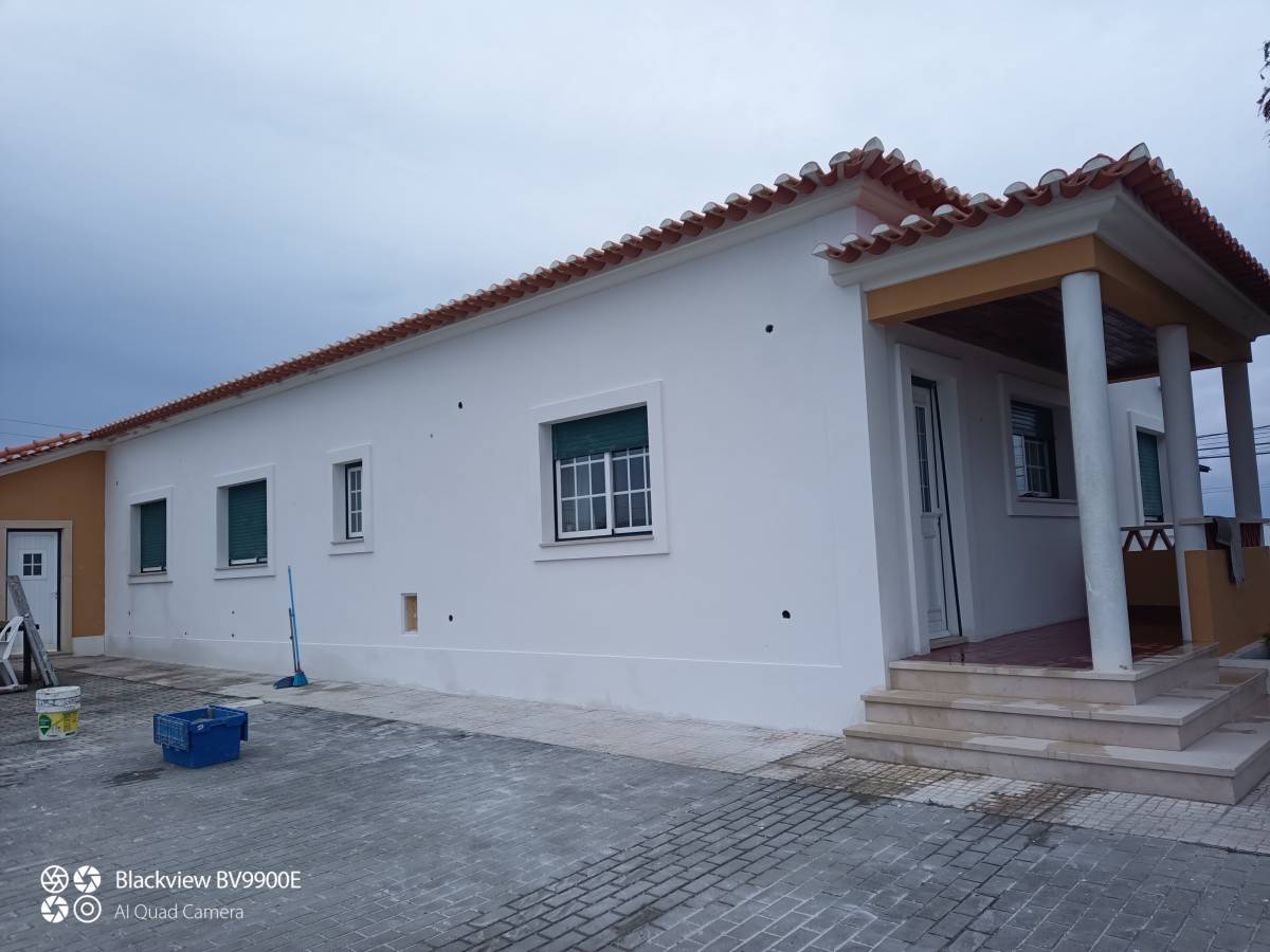 Luís Teixeira - Lourinhã - Instalação de Pavimento em Betão