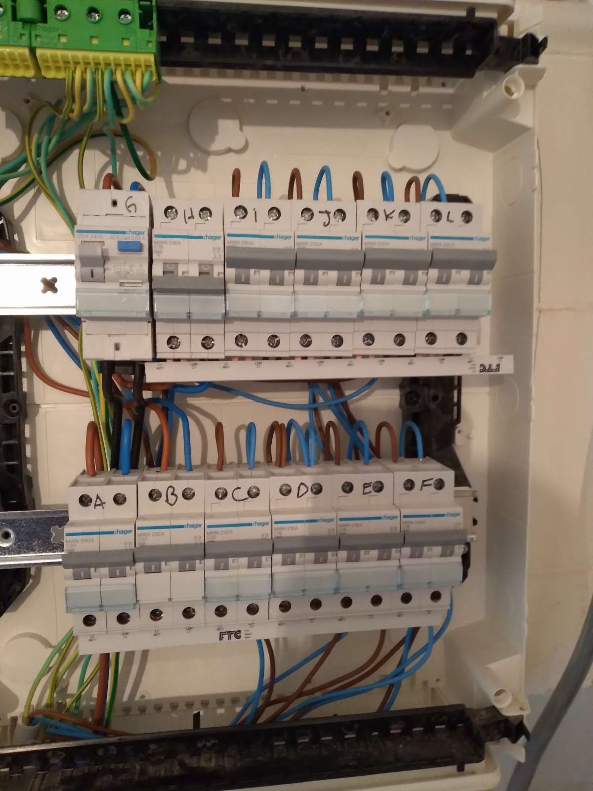 Lucas - Oliveira de Azeméis - Switch and Outlet Repair