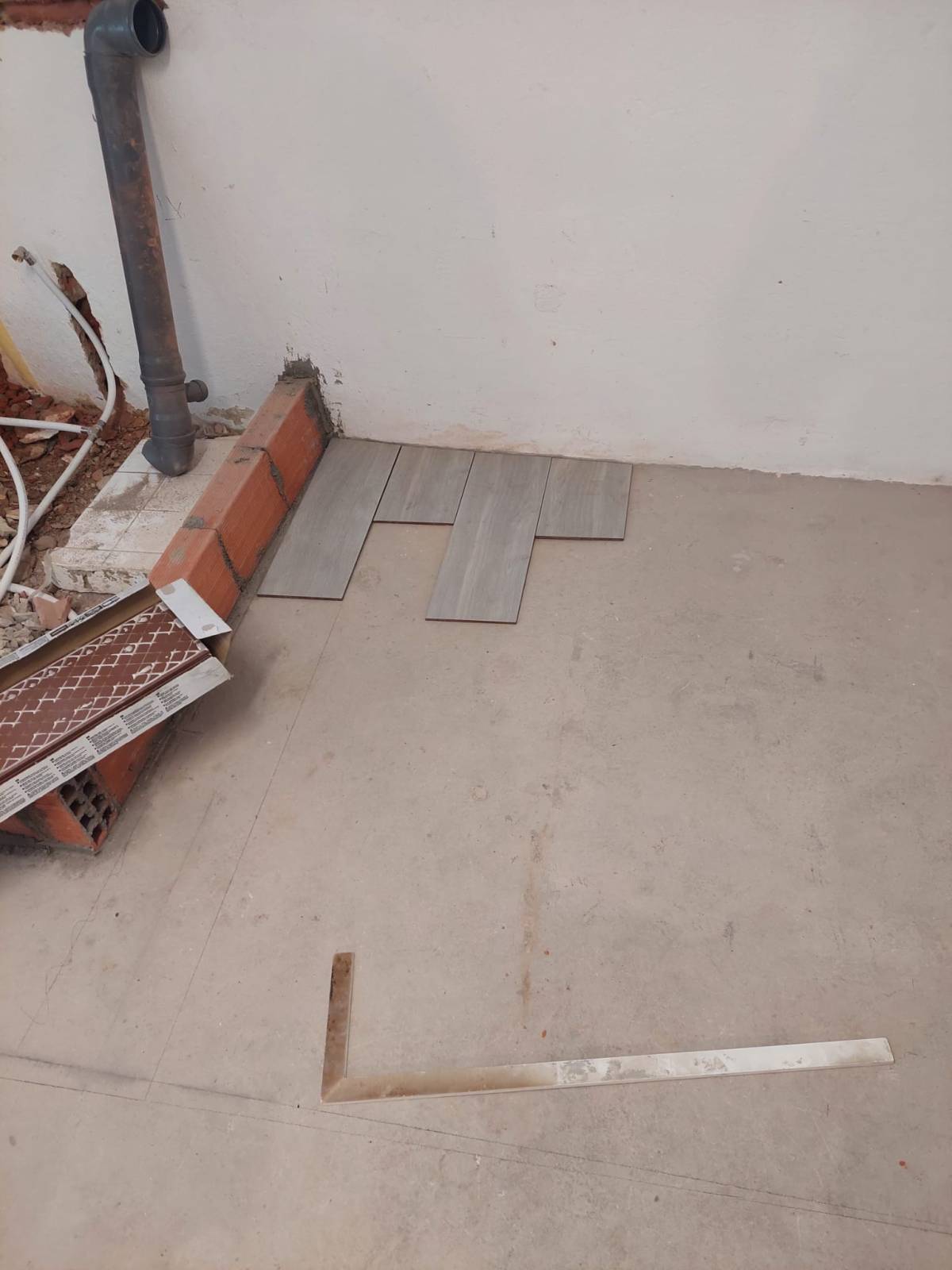 FAST WISE Lda - Sintra - Kitchen Tiling