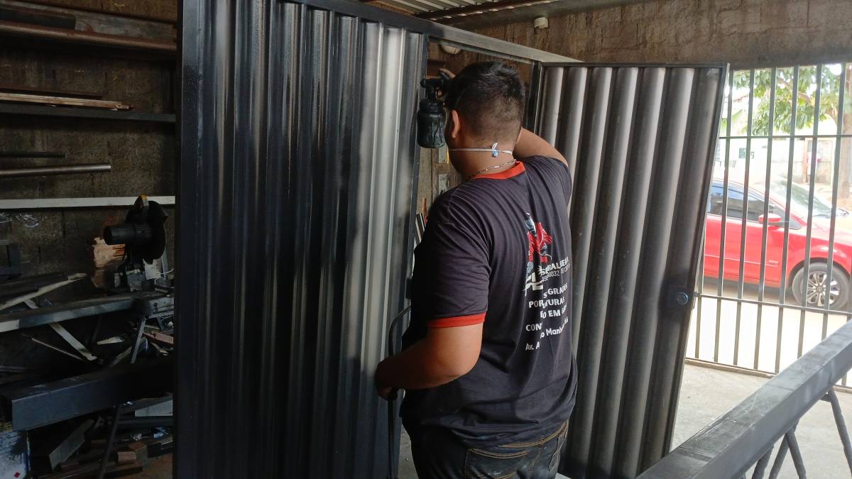 Flserralheria - Leiria - Instalación de la puertas para mascotas