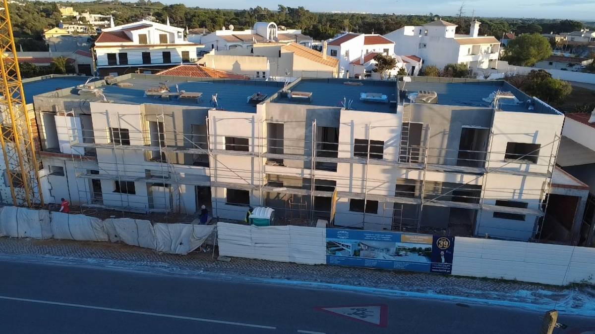 Lucas Henrique silva - Faro - Instalação de Alcatifa