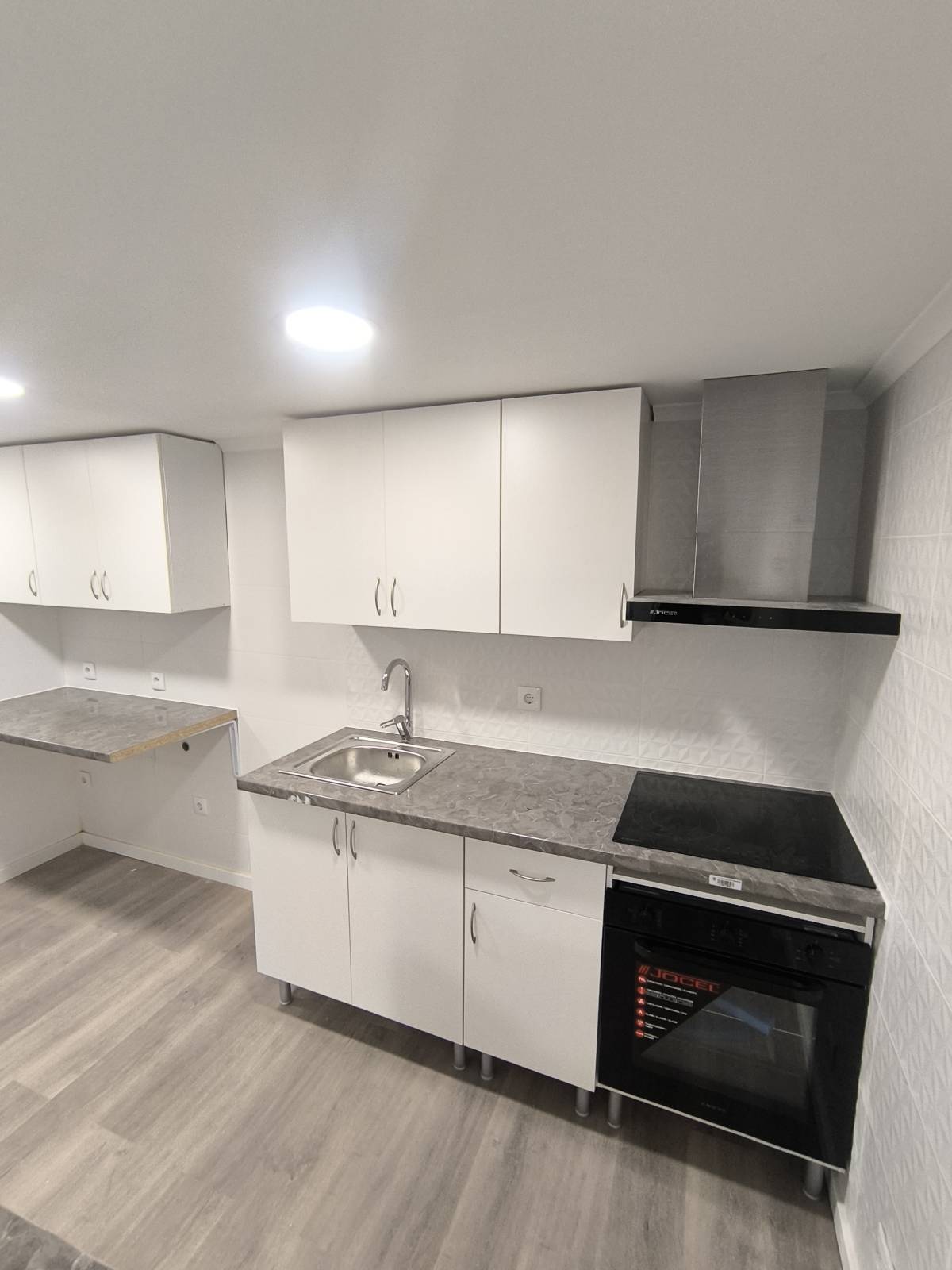 ARR Remodelaçoes - Porto de Mós - Montagem de Mobiliário ou Equipamento Exterior
