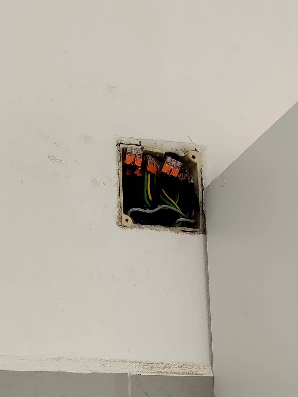 WR eletricidade - Leiria - Instalación de lámparas