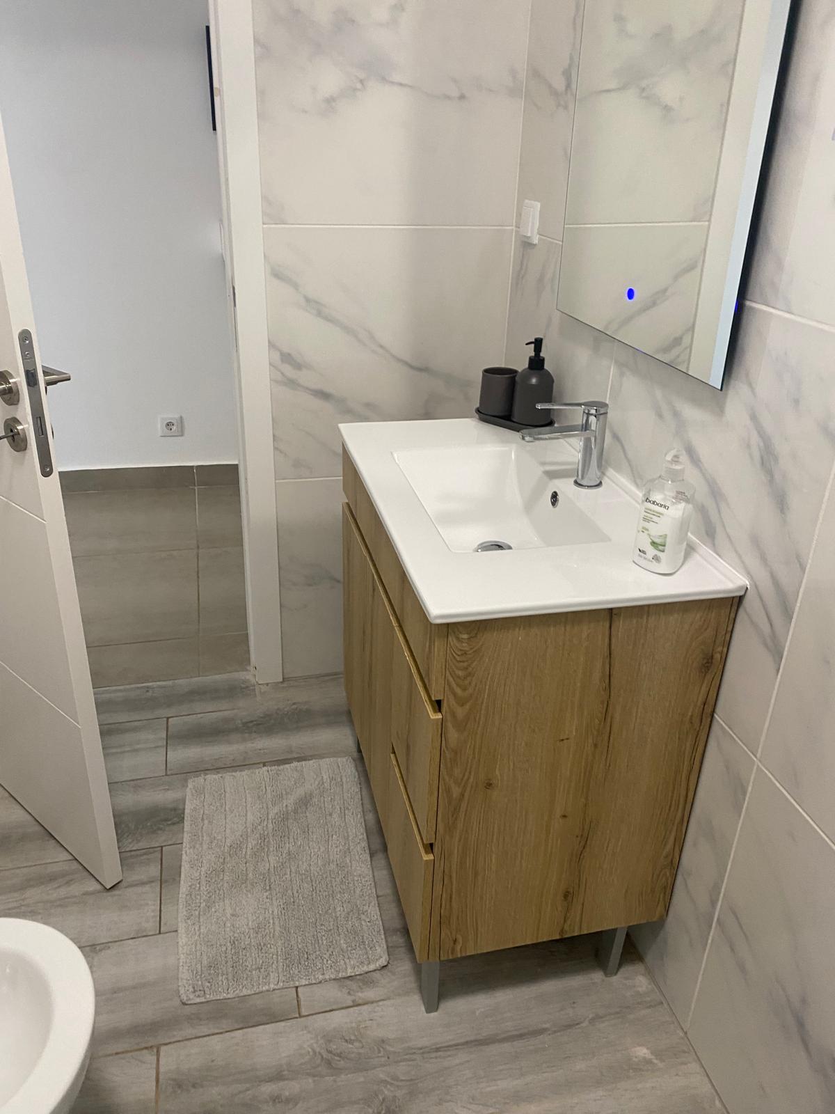 HomeFixer4u - Albufeira - Instalación de vinilos o linóleos