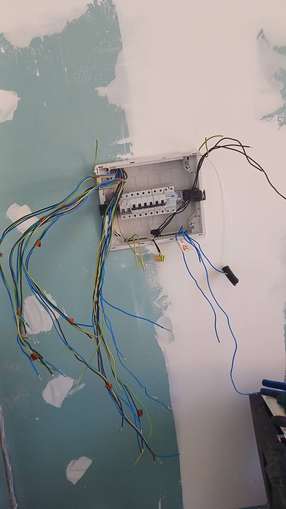 Simoes Eletricista - Seixal - Problemas Elétricos e de Cabos