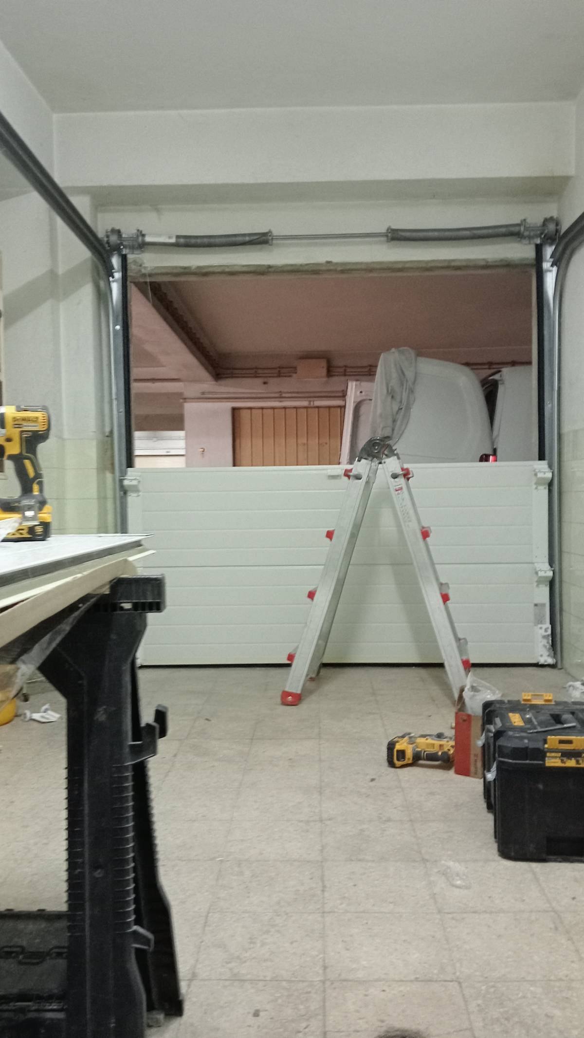 Masternova - Oeiras - Instalação ou Substituição de Portão de Garagem