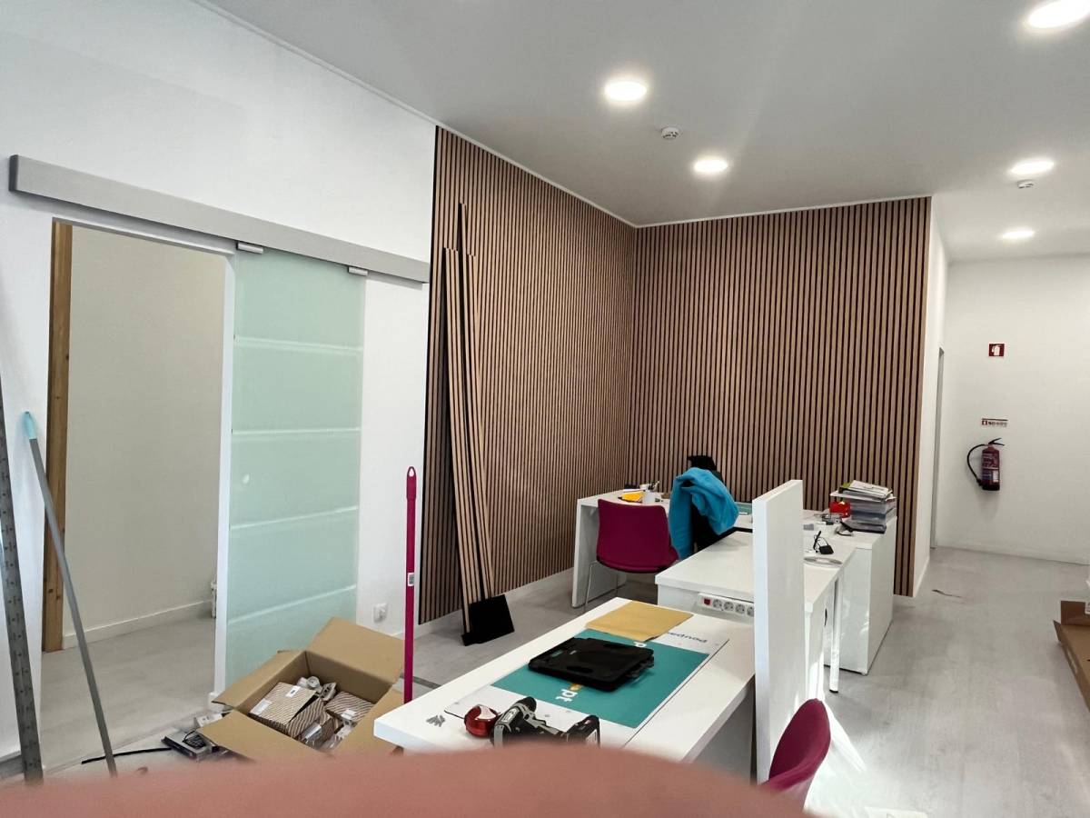 Gonçalo Ferreira - Coimbra - Schrank reparieren