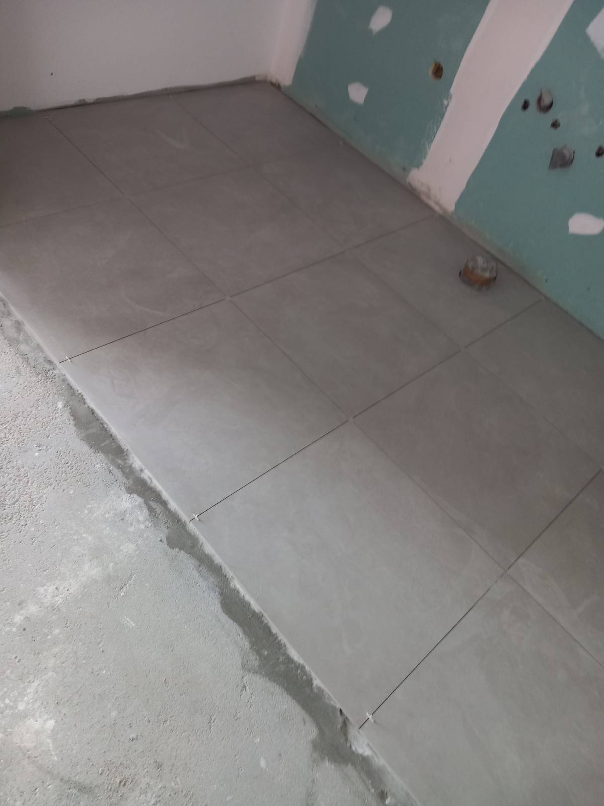 Revestimento e Ladrilhos - Amadora - Reparação ou Substituição de Pavimento Vinílico ou Linóleo
