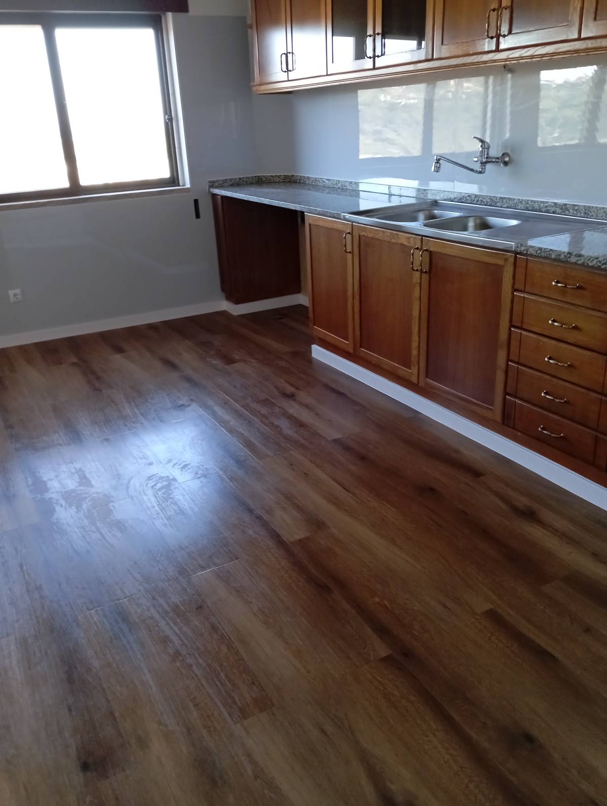 Antônio Costa - Vila Franca de Xira - Carpet Installation