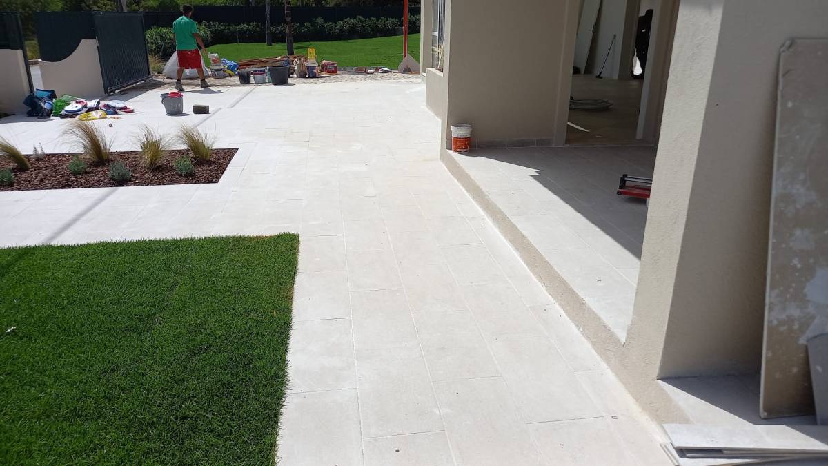 Cunha Construções e Acabamentos - Portimão - Concrete Flooring Installation