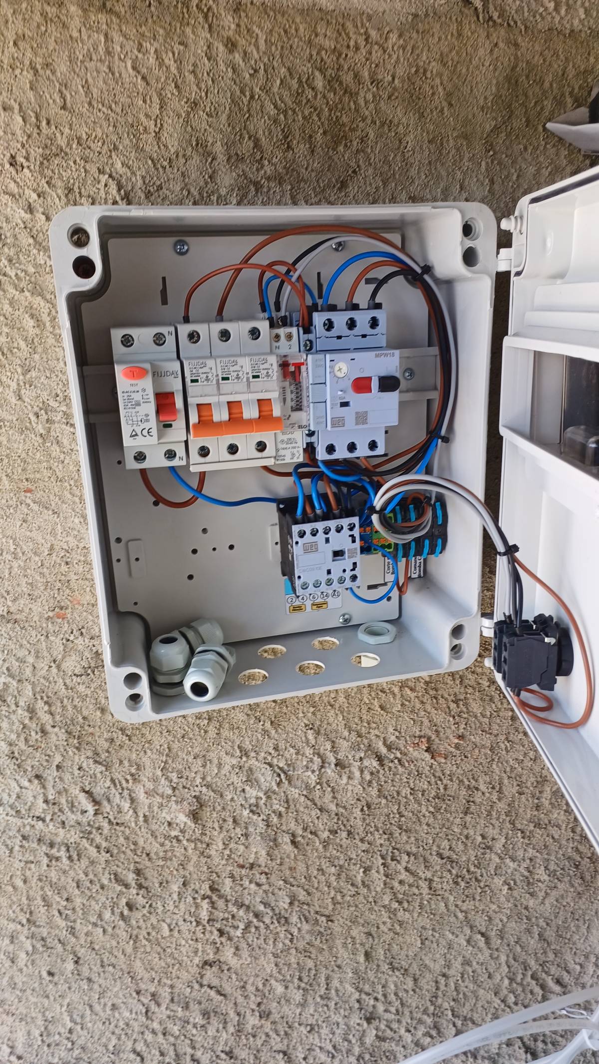 Simoes Eletricista - Seixal - Instalação de Painel Solar
