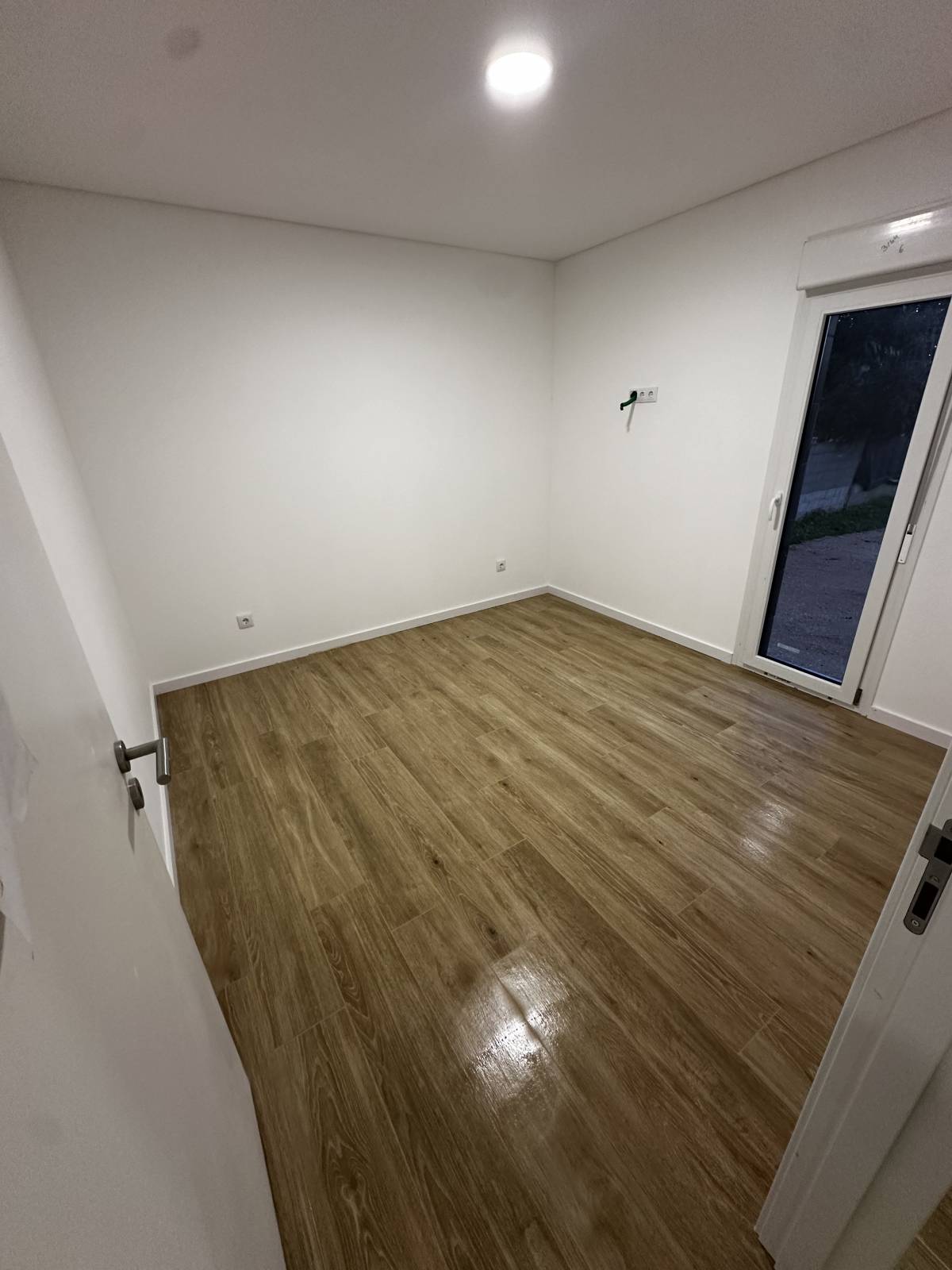 Gustavo Paiva - Portimão - Hardwood Floor Installation