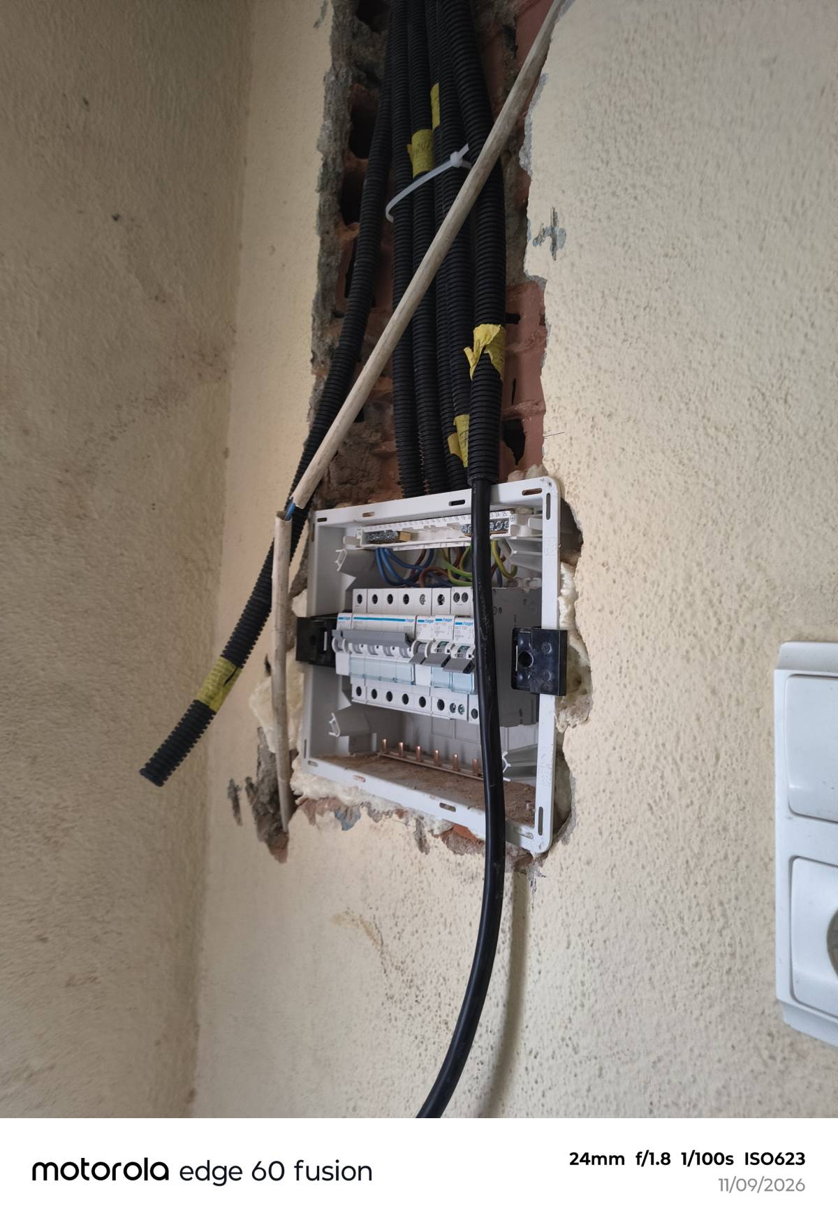 Mundi serviços - Loures - Reparação de Interruptores e Tomadas