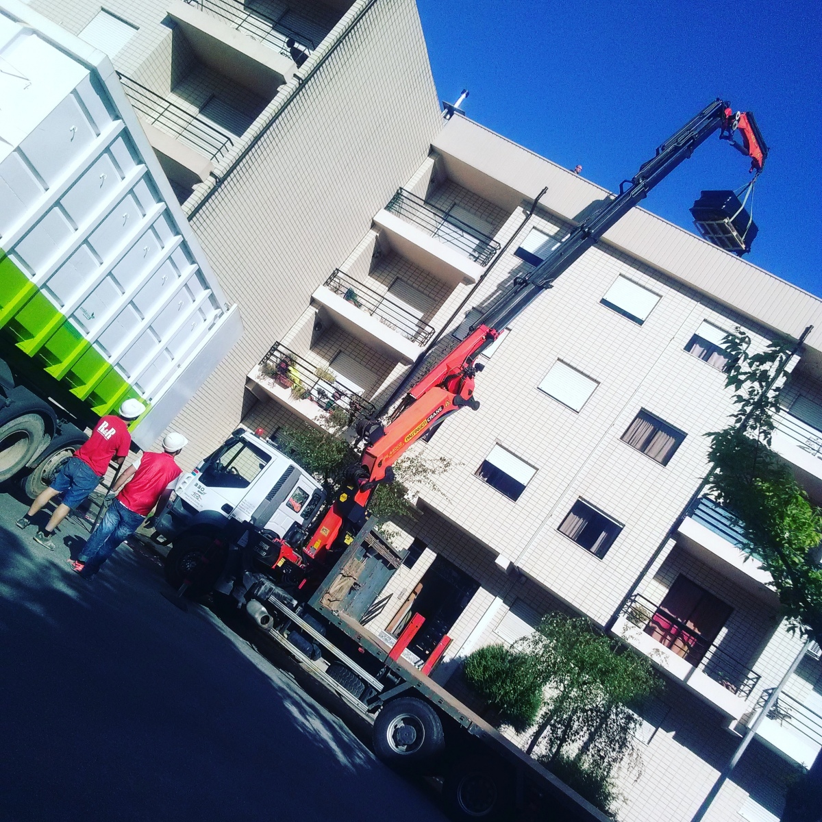 EXISTIMOS PARA O SERVIR COM RIGOR E O MÁXIMO PROFISSIONALISMO - Braga - Kitchen Remodel