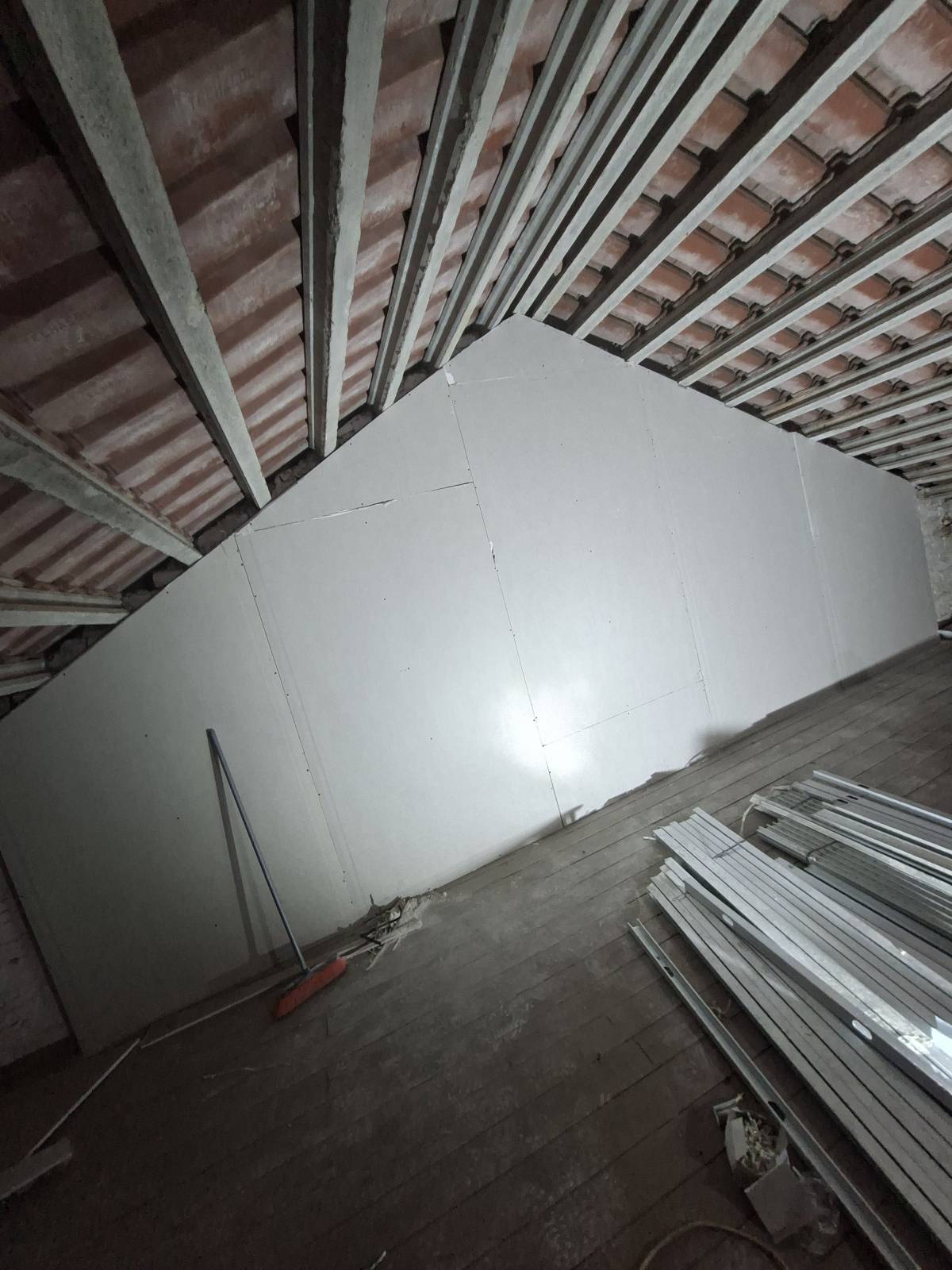 RH Pladur  e Remodelações Lda - Ponte de Sor - Innenwand einbauen