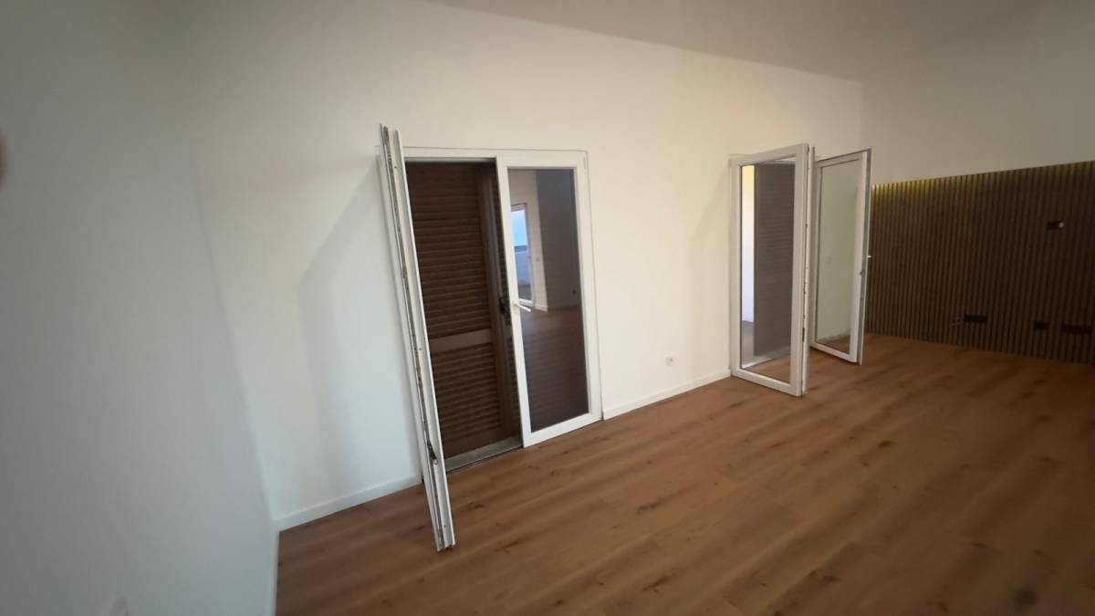 Transportes Mudanças Pega Tudo - Seixal - Adición de pared interior