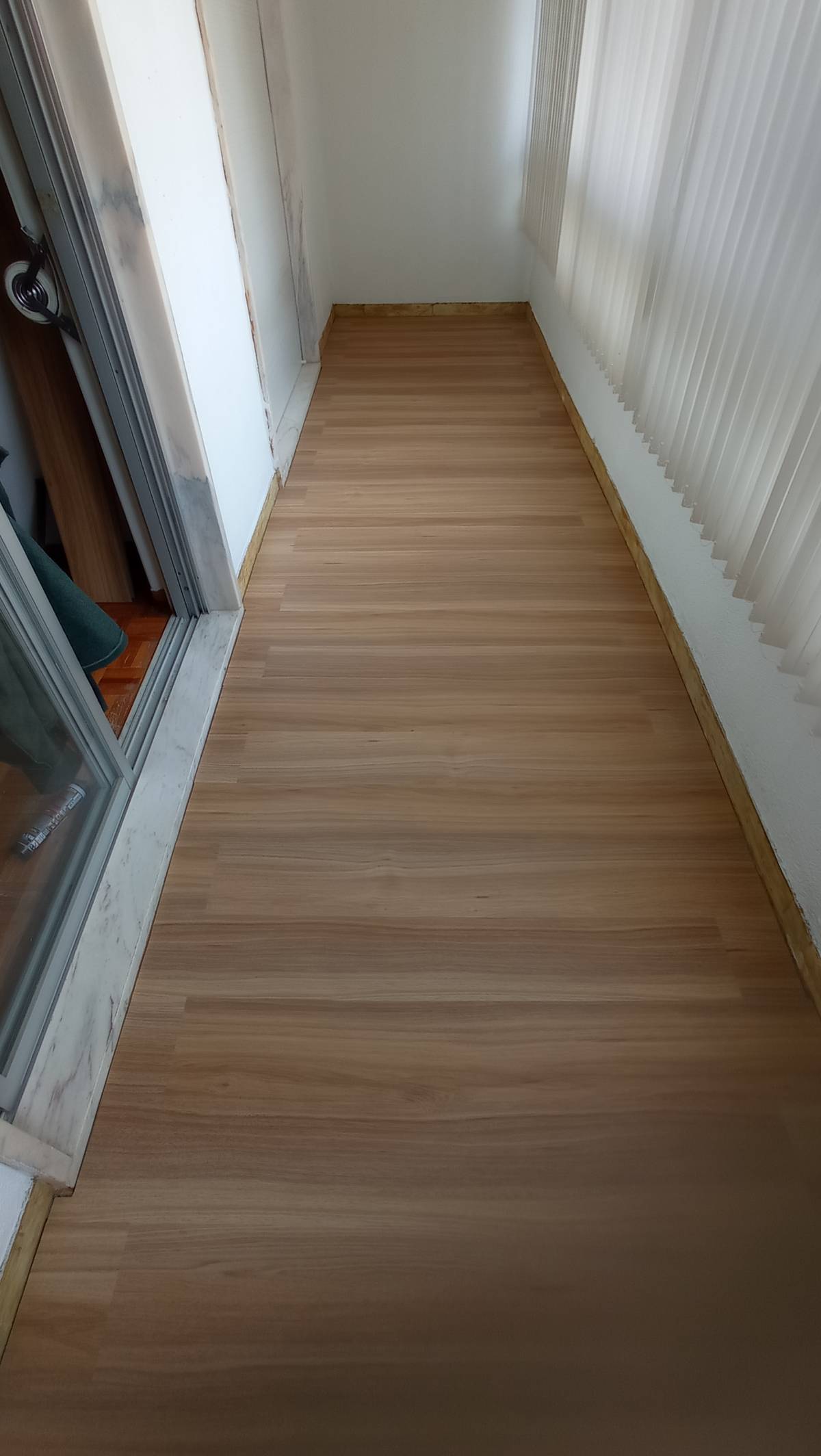 Paulo Roberto & Sue monteiro - Torres Vedras - Reparação ou Substituição de Pavimento Vinílico ou Linóleo