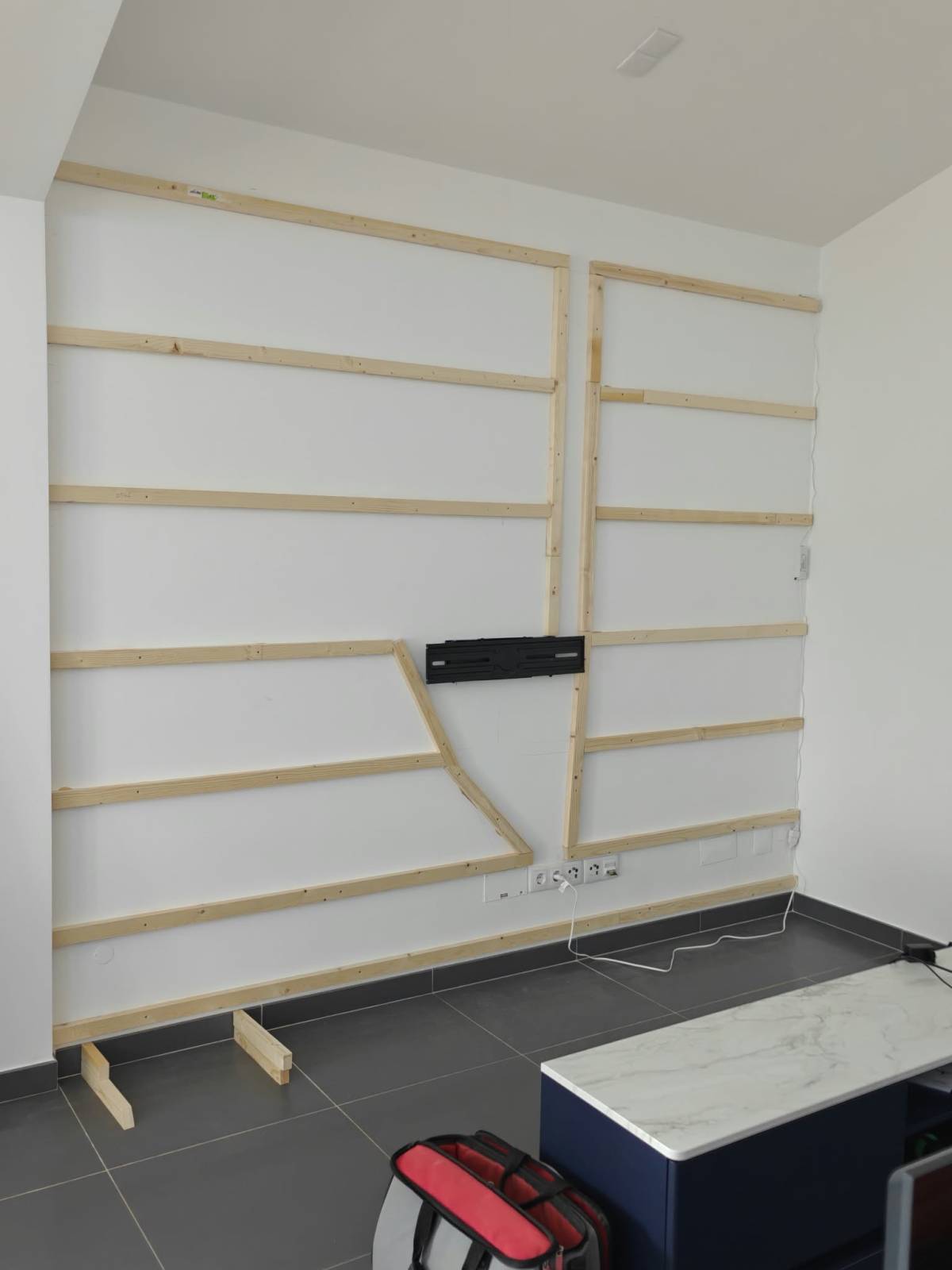Supreme Spaces - Loulé - Baby Gate Assembly and Installation