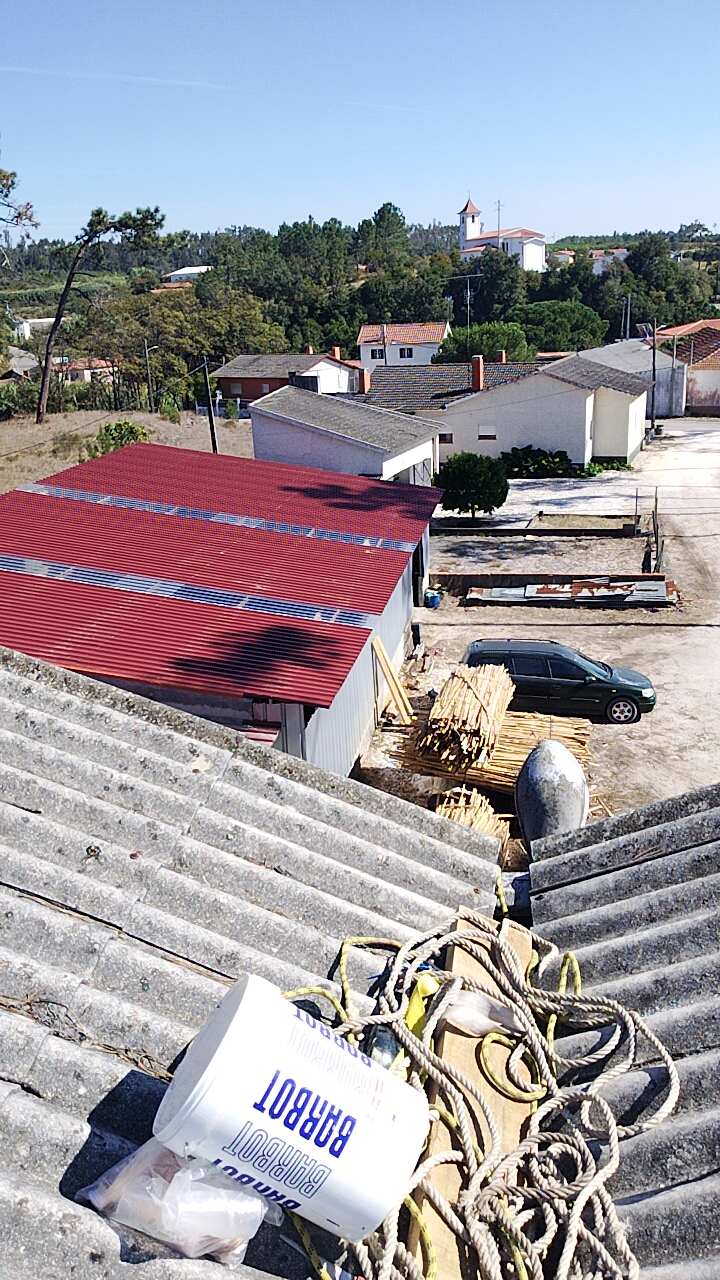 Reparo com eficiência. - Alcobaça - Roof Installation or Replacement