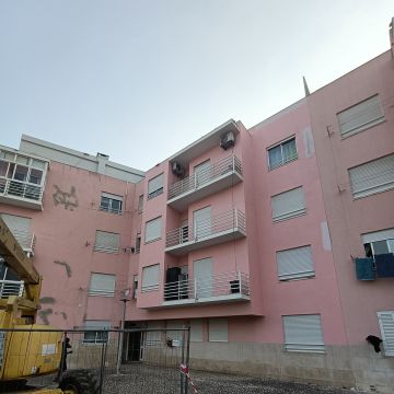 ÔMEGA - Almada - Interior Wall Addition