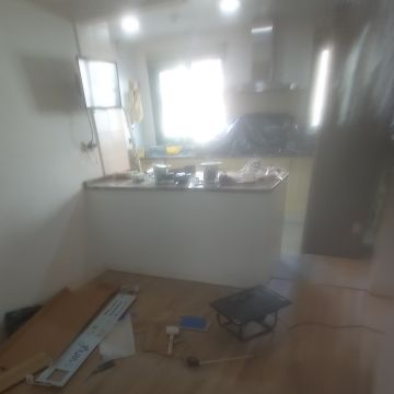 Paulo Roberto & Sue monteiro - Torres Vedras - Instalação, Reparação ou Remoção de Revestimento de Parede