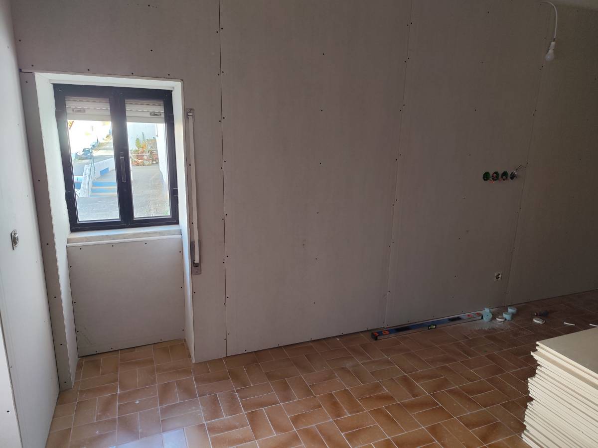 DSR360 - Arraiolos - Instalação, Reparação ou Remoção de Revestimento de Parede
