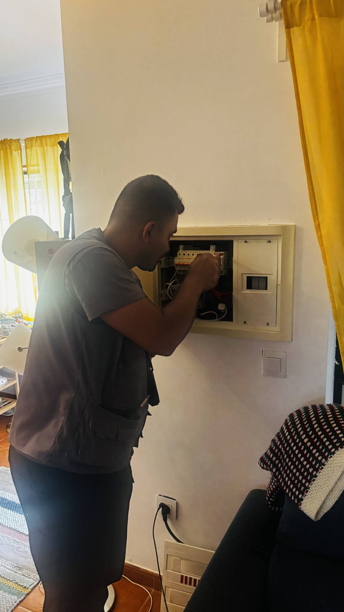 Heringer reparações e instalações - Lourinhã - Elektrogeräte montieren