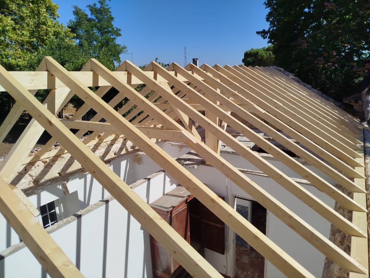 Tribo Salgada Construção Unipessoal LDA - Caldas da Rainha - Caulking