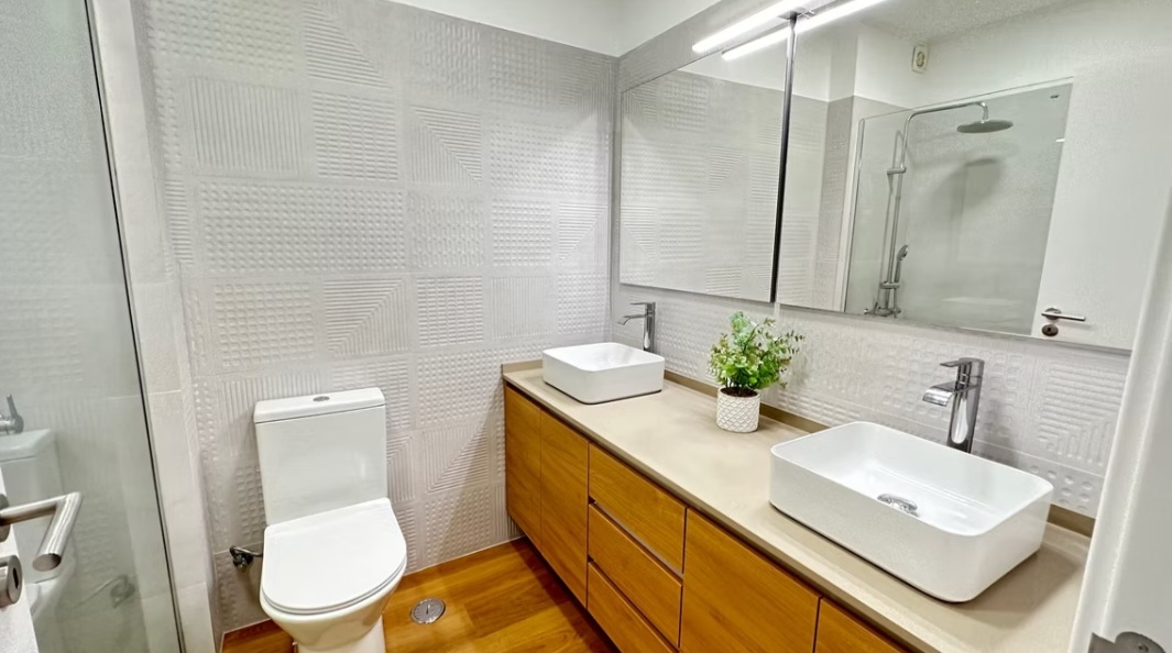 Tomás Carvalho - Cascais - Stone or Tile Flooring Installation