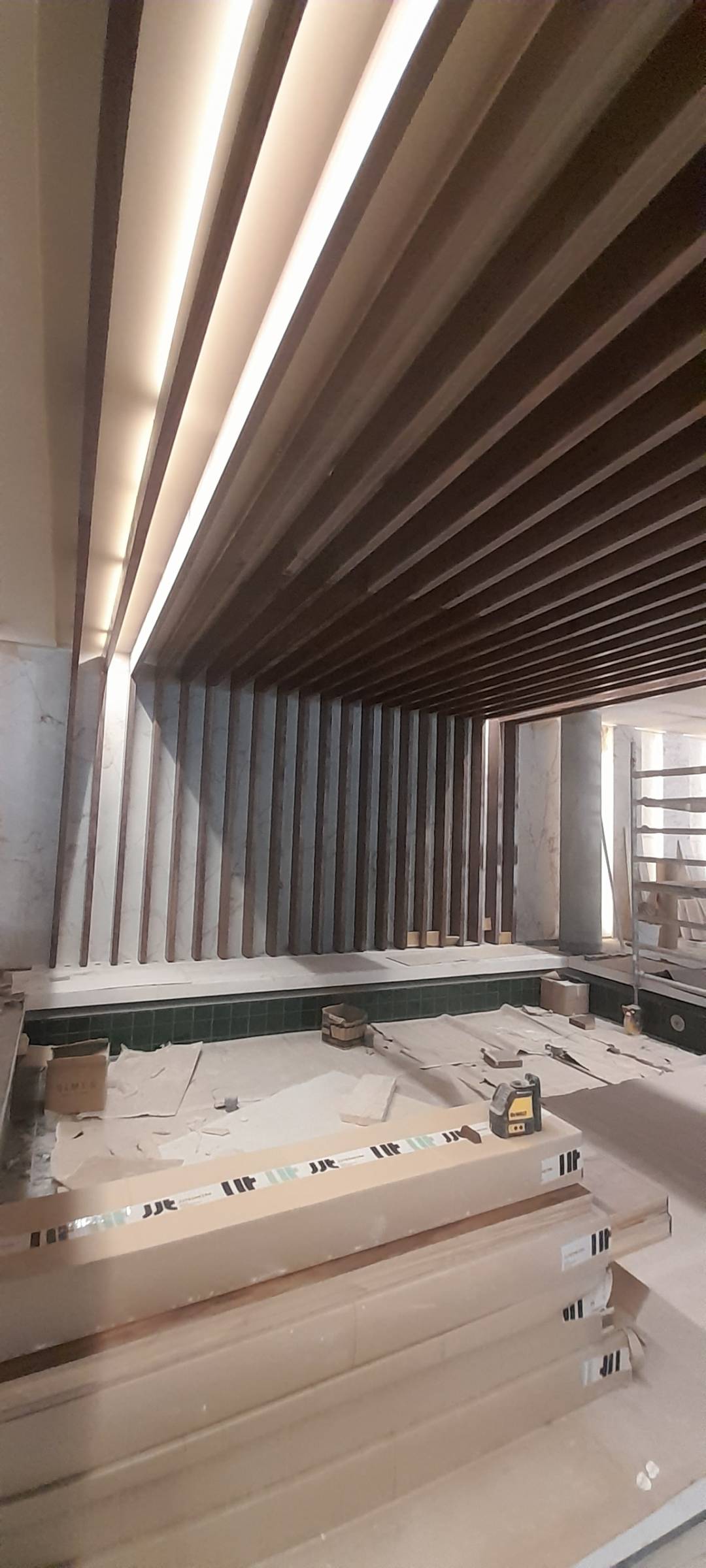 Robson Leandro - Setúbal - Pool Table Assembly