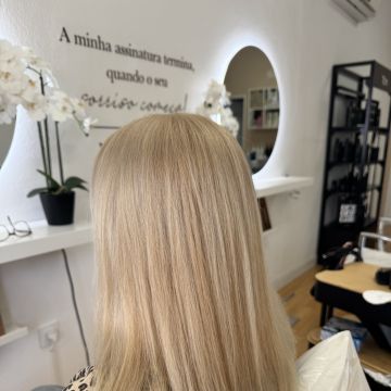 Nádia Neves - Sesimbra - Event Hair Styling