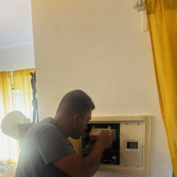 Heringer reparações e instalações - Lourinhã - Elektrogeräte montieren