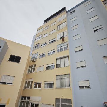 Siloé lima - alpinismo industrial - Barreiro - Reparação ou Manutenção de Fossa Séptica