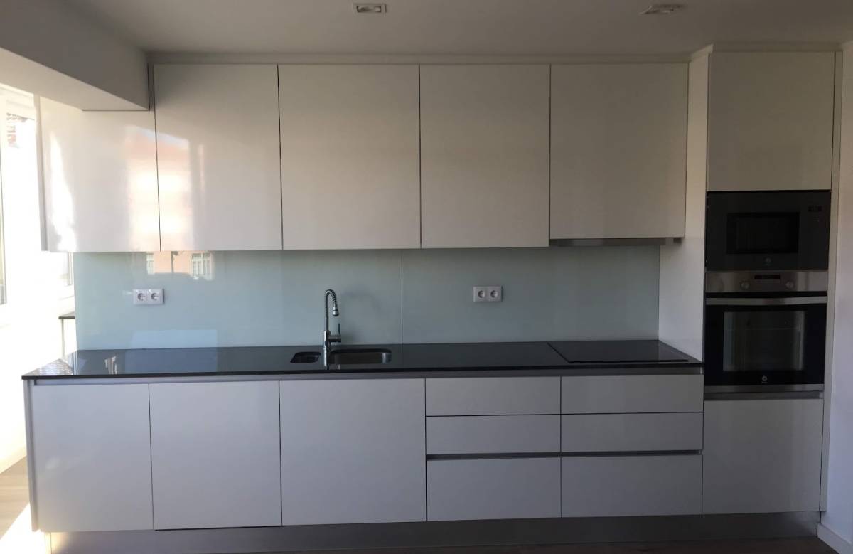 HABILIFE Cozinhas, Roupeiros e Chãos Flutuantes, Lda - Loures - Kleiderschränke