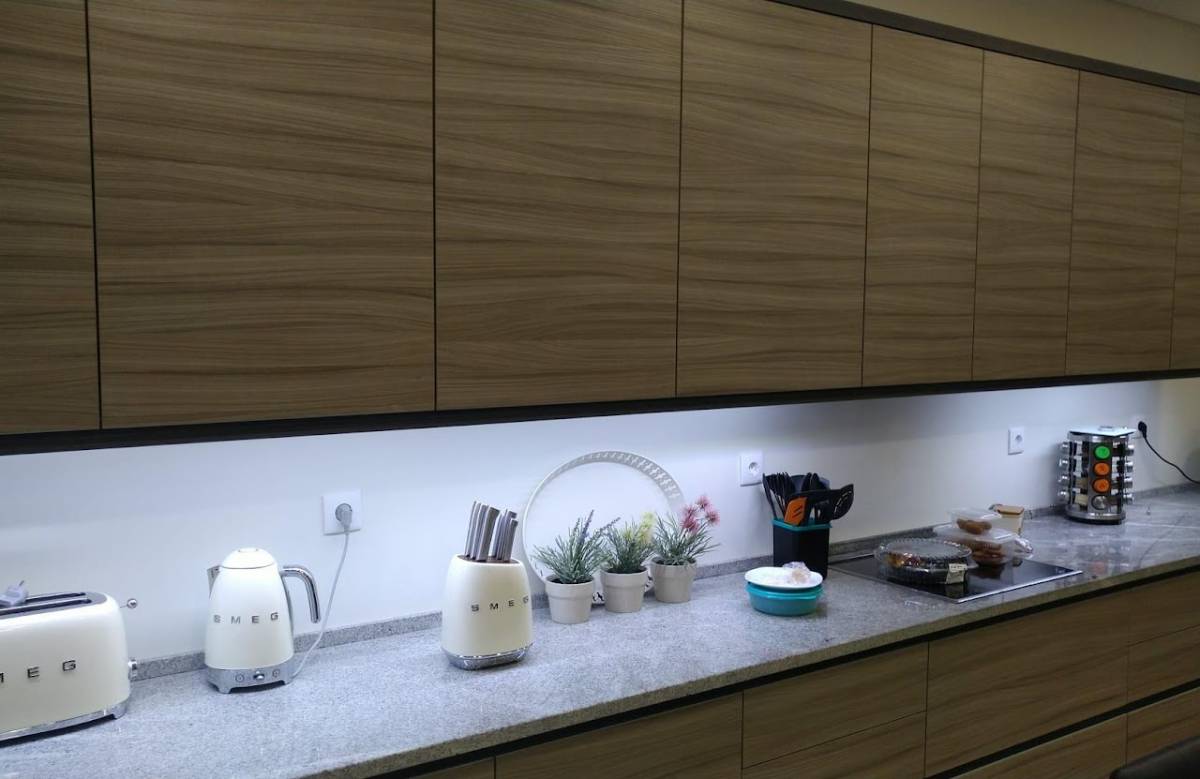 HABILIFE Cozinhas, Roupeiros e Chãos Flutuantes, Lda - Loures - Türmontage