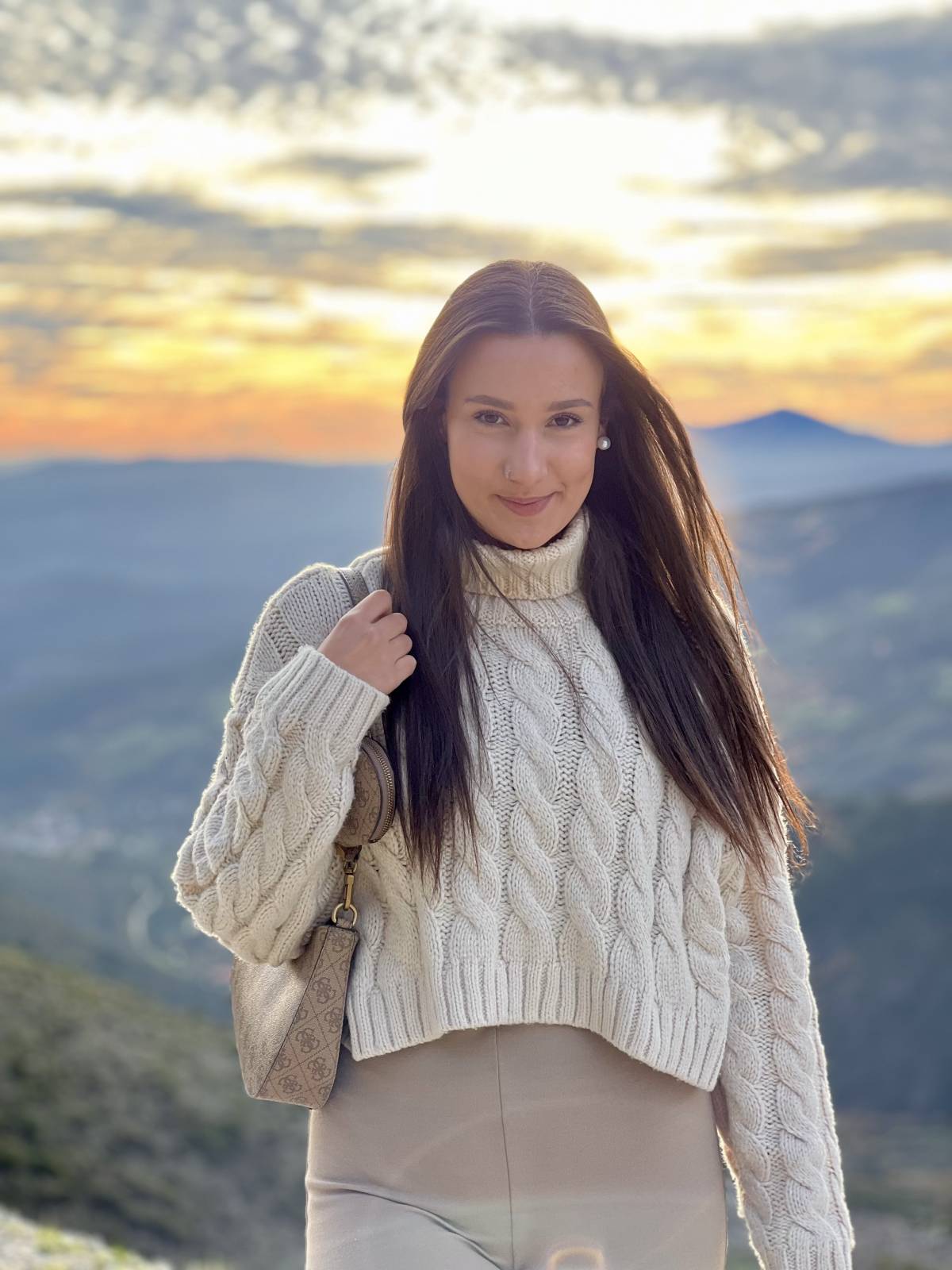 Ariana Venâncio - Fundão - Katzensitter