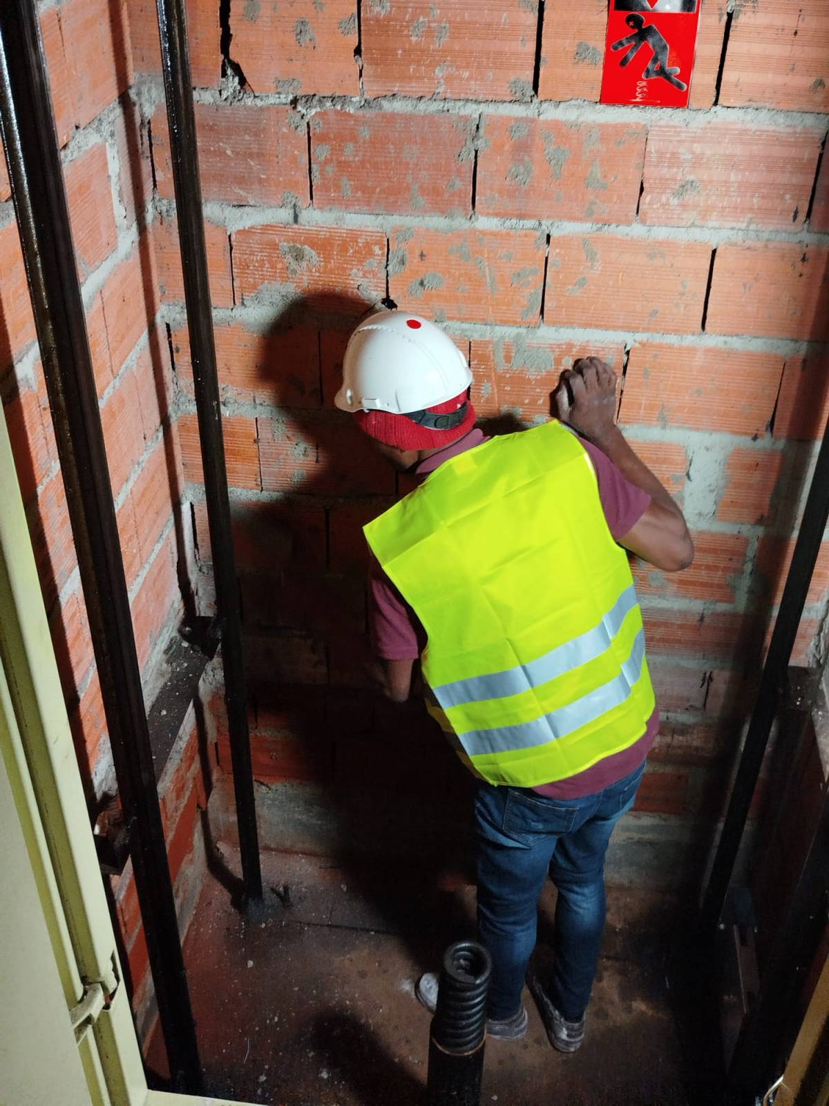Desenhos de Engenharia e Construção Civil - Amadora - Installation, réparation ou retrait de revêtement mural